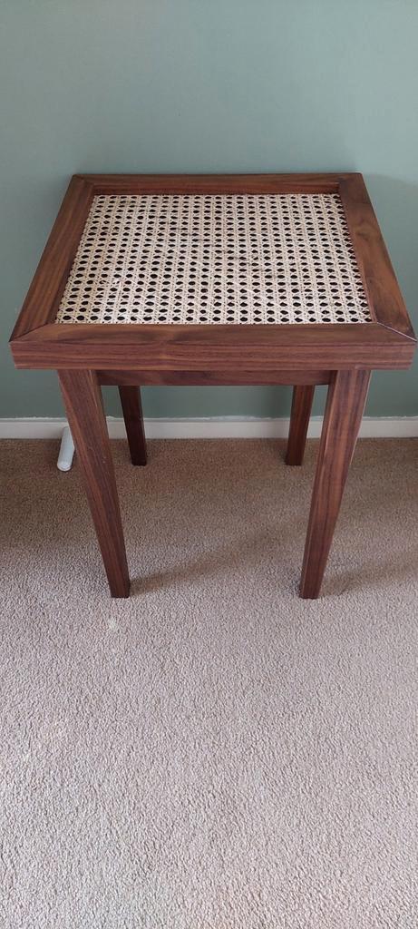 Handgemaakt Notenhouten Tafeltje nieuw, Huis en Inrichting, Tafels | Sidetables, Nieuw, 25 tot 50 cm, Minder dan 50 cm, Vierkant