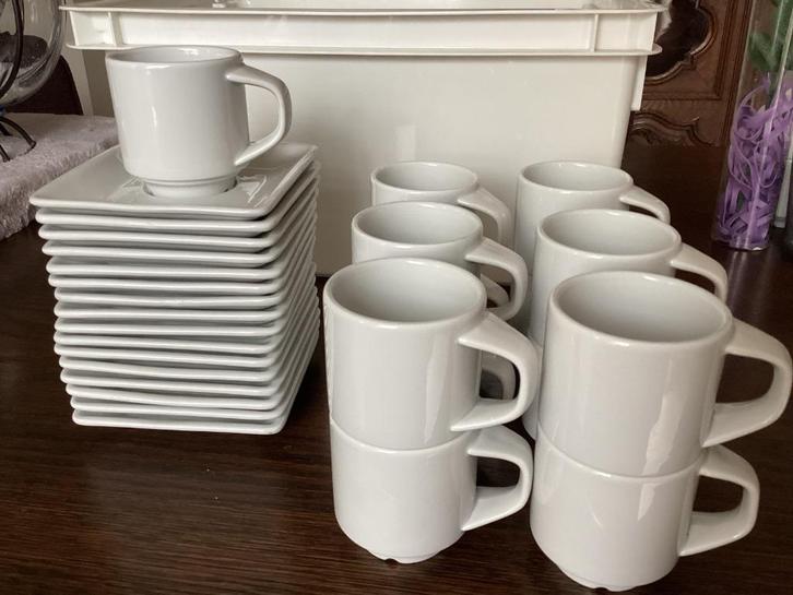 Royal Mosa Holland 305 kop + schotel kopjes bordjes vierkant, Huis en Inrichting, Keuken | Servies, Zo goed als nieuw, Kop(pen) en/of Schotel(s)