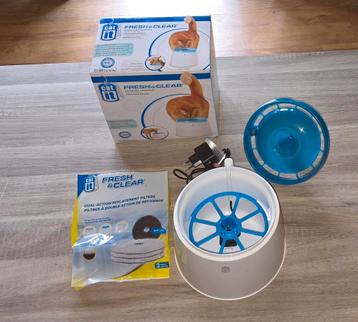 Water Drinkfontein Katten nieuwstaat 2 filters. beschikbaar voor biedingen