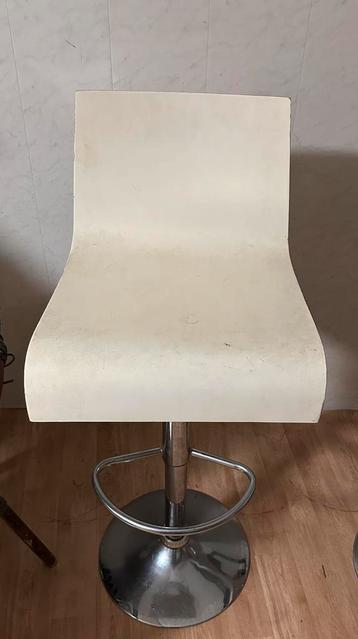 Barkrukken beschikbaar voor biedingen