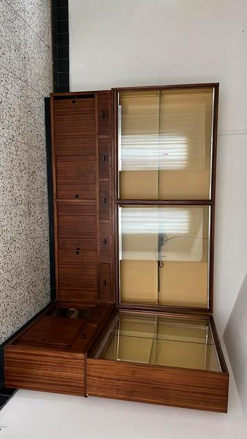 Retro vintage winkelkast in nette stazt, design kast beschikbaar voor biedingen