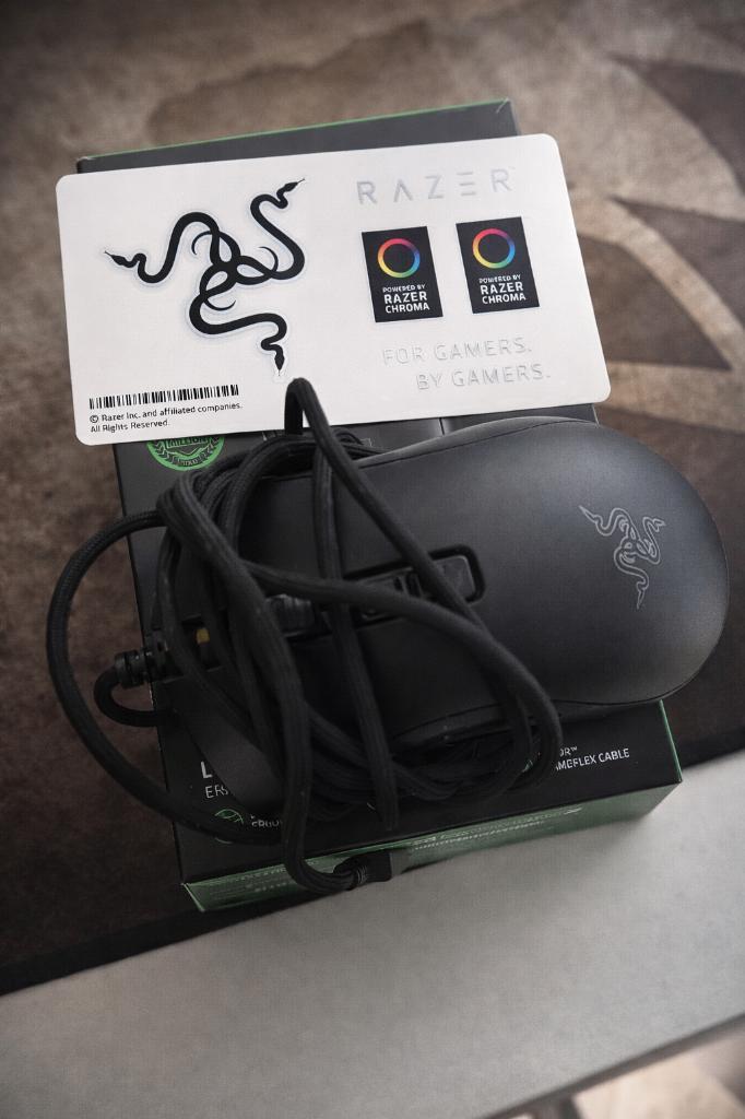 Razer DeathAdder V2, Computers en Software, Muizen, Zo goed als nieuw, Muis, Rechtshandig, Bedraad, Gaming muis, Ophalen of Verzenden