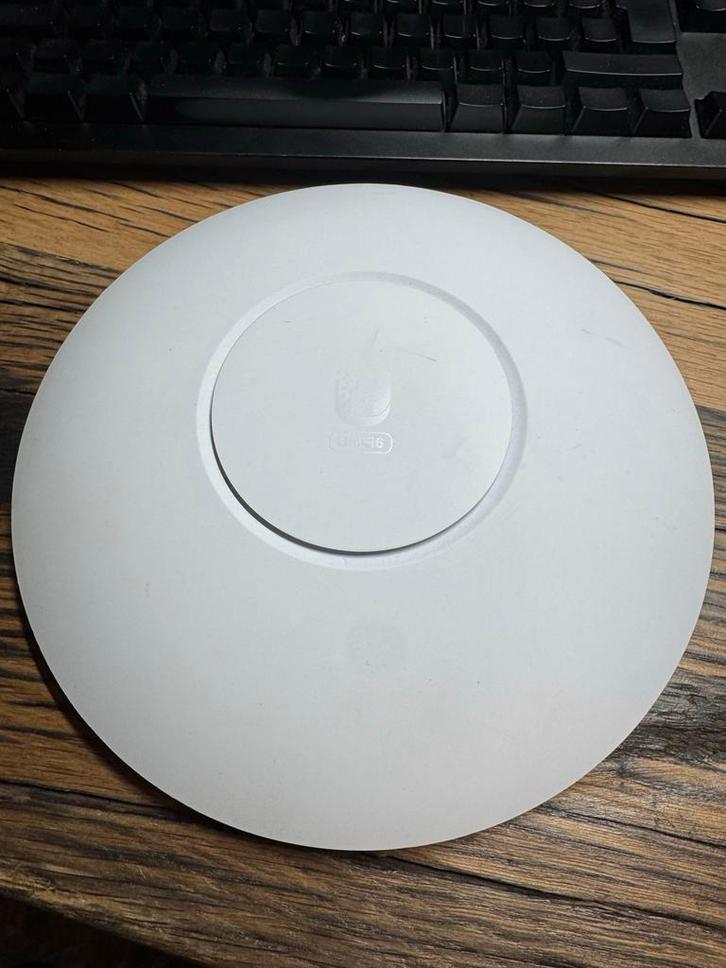 Ubiquiti UniFi 6 Long-Range Access Point (WiFi 6), Computers en Software, Accesspoints, Gebruikt, Ophalen of Verzenden