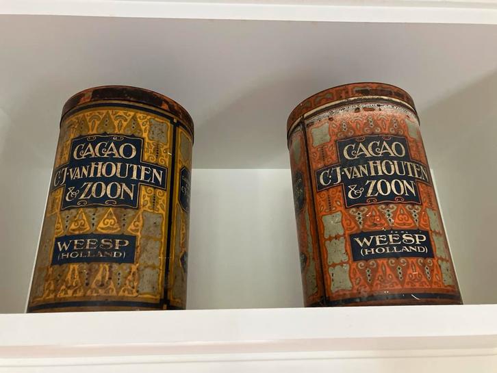 Twee oude C.J. van Houten & Zoon cacao blikken, 30 cm, Verzamelen, Blikken, Gebruikt, Overige, Overige merken, Ophalen of Verzenden