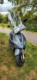 Piaggio New Fly Titanium Grey, Fietsen en Brommers, Scooters | Piaggio, Ophalen of Verzenden, Zo goed als nieuw, Fly, 50 cc