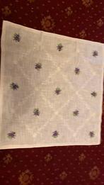 Vintage geborduurd tafelkleed dek servet violen, Ophalen of Verzenden, Nieuw, Tafelkleed of Tafelzeil