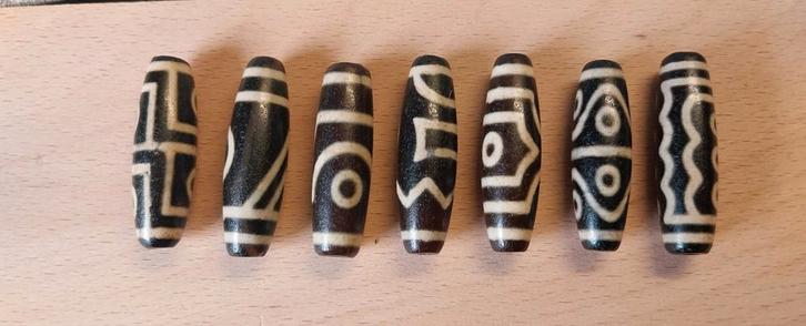 7 verschillende Dzi agaat gebedskralen, Antiek en Kunst, Kunst | Niet-Westerse kunst, Verzenden