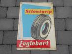 Englebert Silentgrip blikken bord uit 1956, Verzamelen, Merken en Reclamevoorwerpen, Reclamebord, Gebruikt, Ophalen of Verzenden