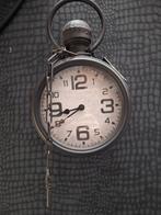 Vintage Wandklok met Ketting, Huis en Inrichting, Ophalen of Verzenden, Gebruikt, Analoog, Wandklok