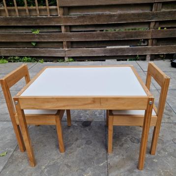 IKEA Kids Table + 2 Chairs – €15 beschikbaar voor biedingen