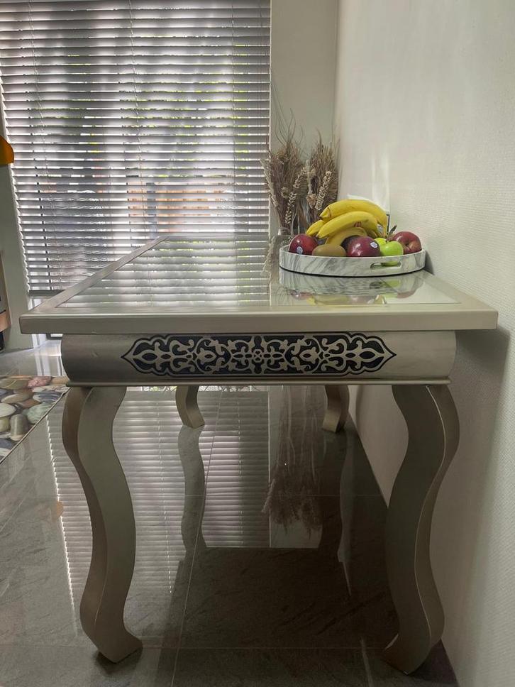 Marokkaanse stijl eettafel – Champagnekleur, Huis en Inrichting, Tafels | Sidetables, Zo goed als nieuw, 100 tot 150 cm, Rechthoekig