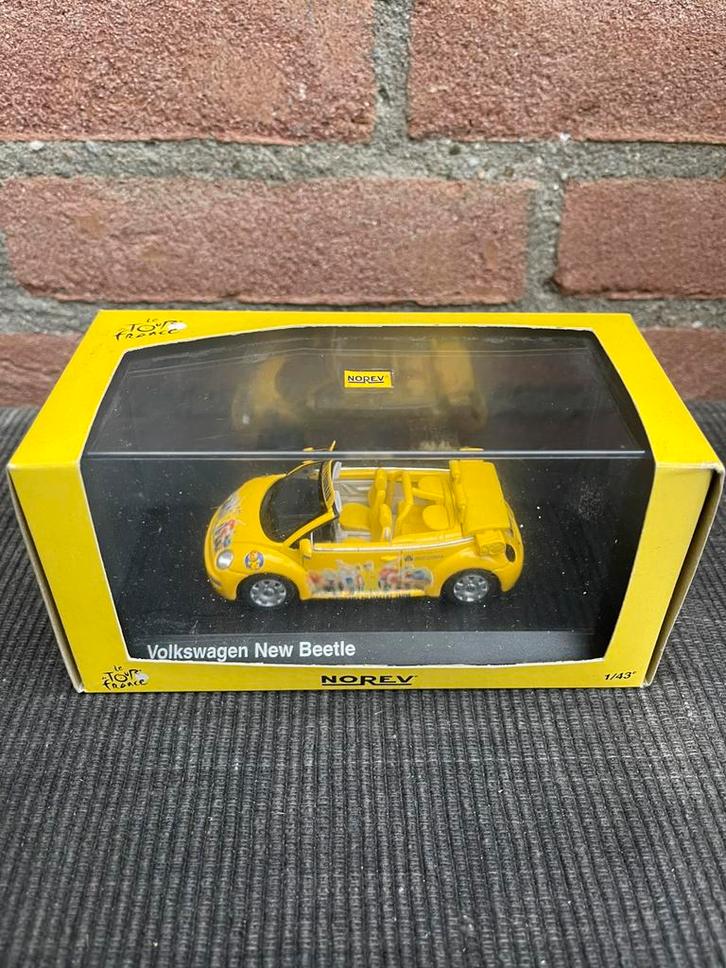 1:43 NOREV VW NEW BEETLE ‘TOUR DE FRANCE’, Hobby en Vrije tijd, Modelauto's | 1:43, Zo goed als nieuw, Auto, Norev, Ophalen of Verzenden