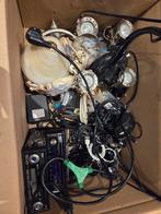 Doos vol snoeren, adapters, autoradio's, lampen - rommelmark, Computers en Software, Ophalen of Verzenden