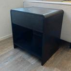 sweeek nachtkastje zwart met lade en plank, Huis en Inrichting, Slaapkamer | Nachtkastjes, Ophalen, Nieuw, Minder dan 45 cm