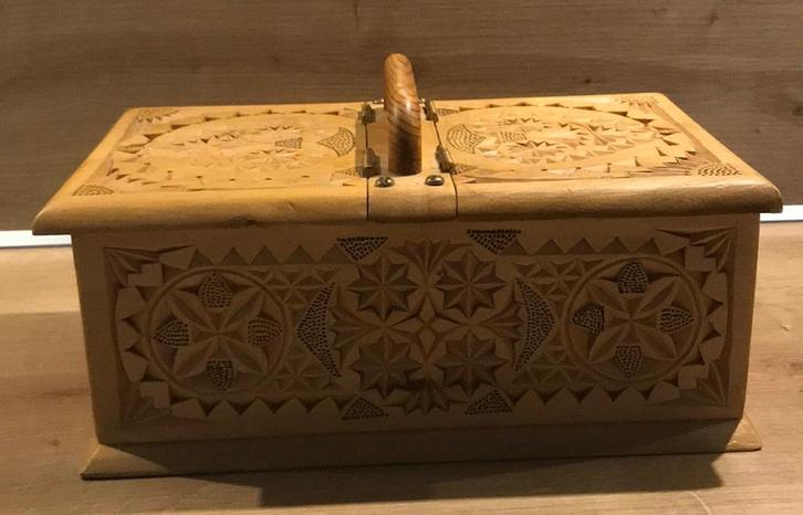 Vintage bewerkt houten bewaardoos, Antiek en Kunst, Curiosa en Brocante, Ophalen of Verzenden