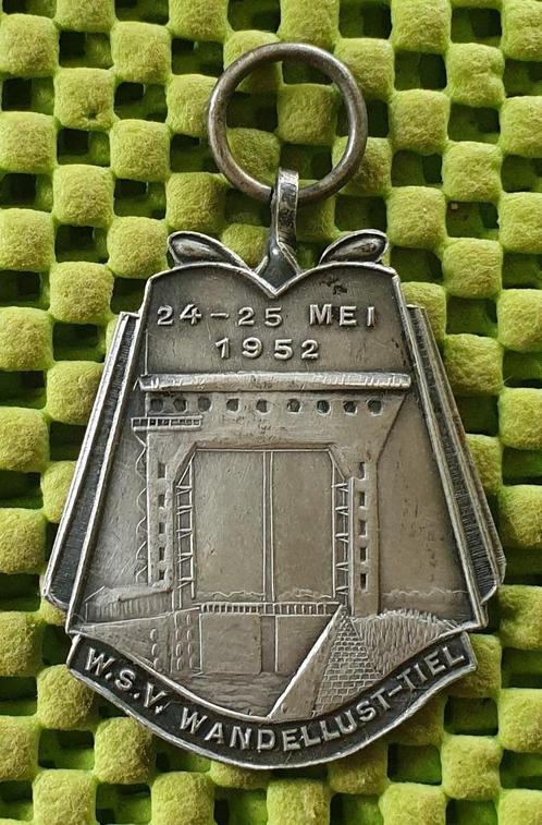 Medaille:  W.S.V. Wandellust Tiel - 24 / 25 mei 1952., Postzegels en Munten, Penningen en Medailles, Overige materialen, Nederland