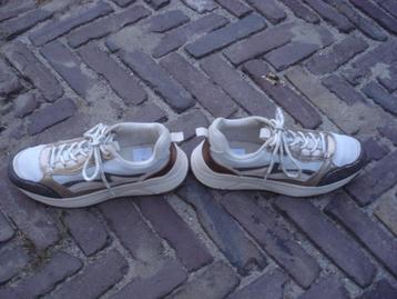 GRATIS VERZENDEN NIEUWE KLEURRIJKE COOLE SNEAKERS MT 42 beschikbaar voor biedingen