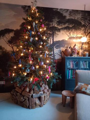 Grote kunst kerstboom  beschikbaar voor biedingen
