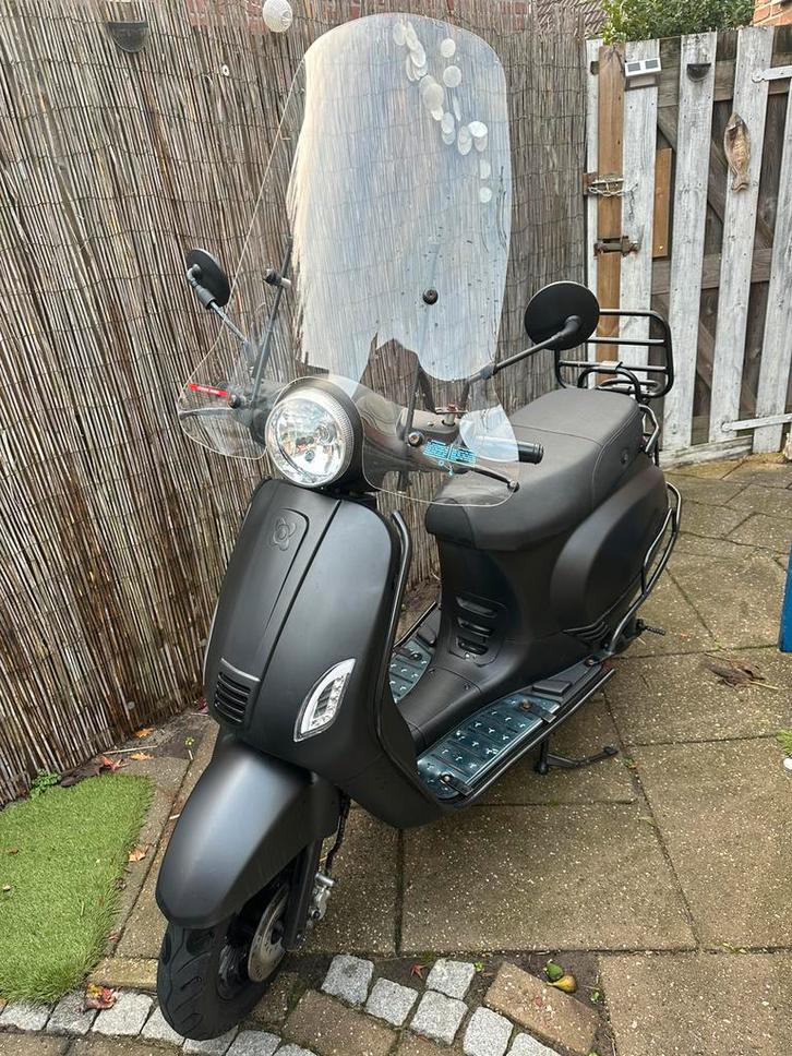 Agm vx50, Fietsen en Brommers, Snorfietsen en Snorscooters, Zo goed als nieuw, Overige merken, Benzine, Ophalen of Verzenden