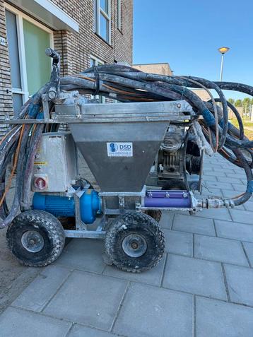 Spackspuit machine en comperssor werk erg goed beschikbaar voor biedingen