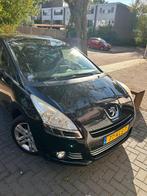Peugeot 5008 1.6 VTI 7PL 2010 Zwart, Auto's, Voorwielaandrijving, 74 €/maand, 4 cilinders, 7 stoelen