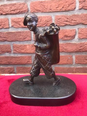 bronzen beeldje, de jonge golfspeler beschikbaar voor biedingen