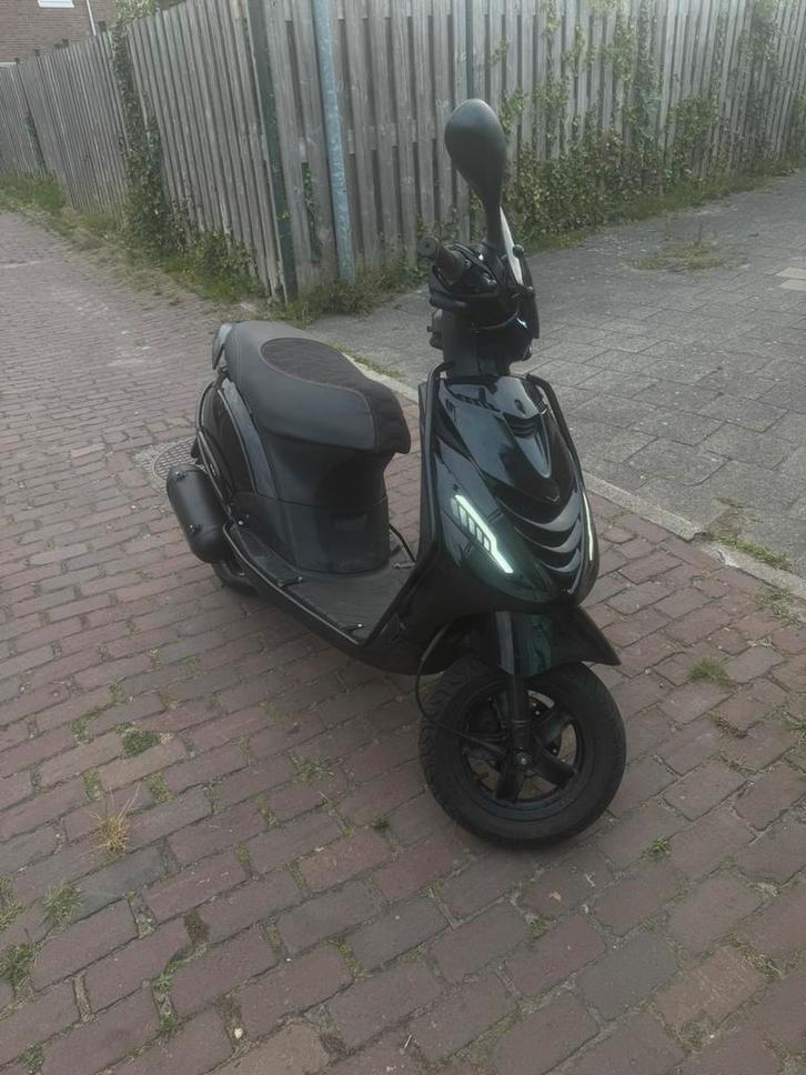 Zip 80cc, Fietsen en Brommers, Scooters | Piaggio, Zo goed als nieuw, Zip, Maximaal 45 km/u, Benzine, Ophalen