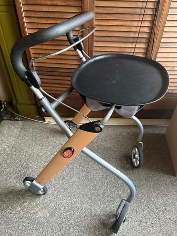 Rollator met afneembaar dienblad beschikbaar voor biedingen