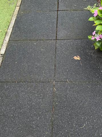 Gebruikte tegels 60x60 cm – ca. 11m2 beschikbaar voor biedingen