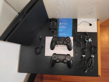Vrijwel ongebruikte, PS4 Slim., 500GB, compleet., + Boekjes beschikbaar voor biedingen