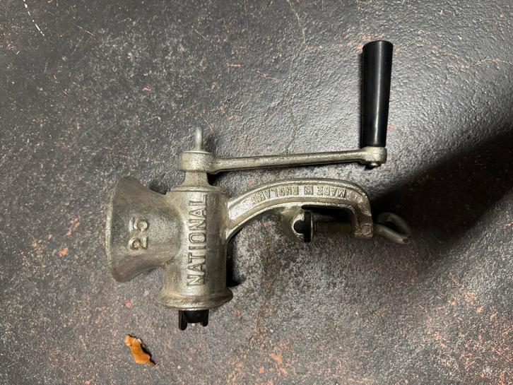 Vintage National Gehaktmolen Nr. 25 - Made in England, Antiek en Kunst, Antiek | Keukenbenodigdheden, Ophalen of Verzenden