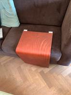 Auping Auronde bedtafeltje, 48 cm hoog. Kleur: kersen, Ophalen, Zo goed als nieuw, Hout, Minder dan 55 cm