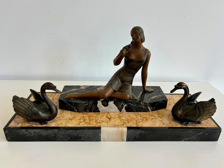 Art Deco beeld vrouw met 2 zwanen, Antiek en Kunst, Antiek | Woonaccessoires, Ophalen