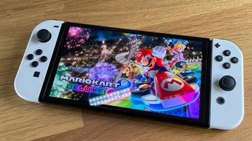 Nintendo Switch OLED + Accessoires & Games beschikbaar voor biedingen