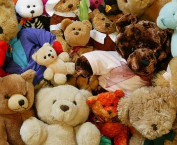 gezocht: heeel veeel oude knuffels🧸 beschikbaar voor biedingen