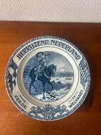 Societe Ceramique Maastricht Herrijzend Nederland Bord, Antiek en Kunst, Antiek | Wandborden en Tegels, Ophalen of Verzenden