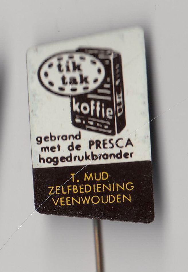 TikTak Koffie Mud Veenwoude speldje, Verzamelen, Speldjes, Pins en Buttons, Gebruikt, Speldje of Pin, Overige onderwerpen, Ophalen of Verzenden