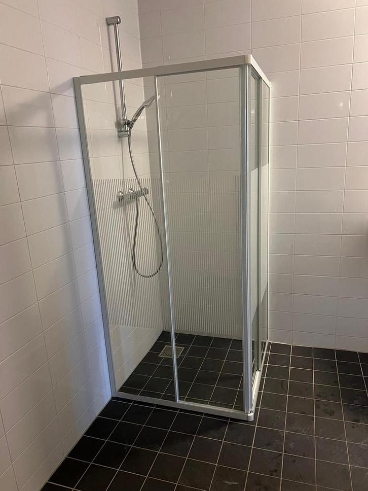 Witte Douchecabine perfecte staat, Huis en Inrichting, Badkamer | Complete badkamers, Zo goed als nieuw, Met douche, Ophalen