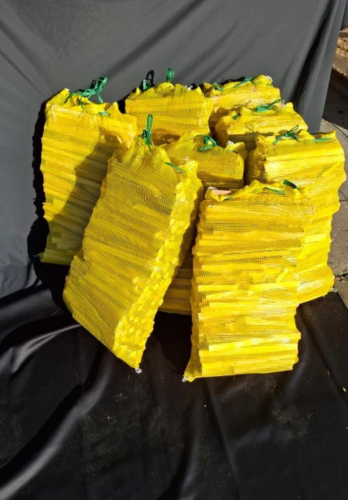 Aanmaakhout– 6kg+ per zak – sociaal geproduceerd, Tuin en Terras, Haardhout, Overige houtsoorten, Minder dan 3 m³, Ophalen