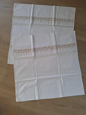 2 kussenslopen vintage jaren 70 beschikbaar voor biedingen