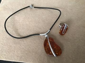 Barnsteen met zilver ketting en ring. Gemerkt 925 beschikbaar voor biedingen