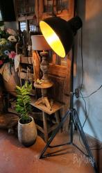 Stoere industriële vloerlamp, Huis en Inrichting, Lampen | Vloerlampen, Ophalen of Verzenden, Metaal, Zo goed als nieuw