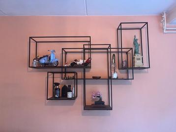 Wand decoratie rek.  beschikbaar voor biedingen