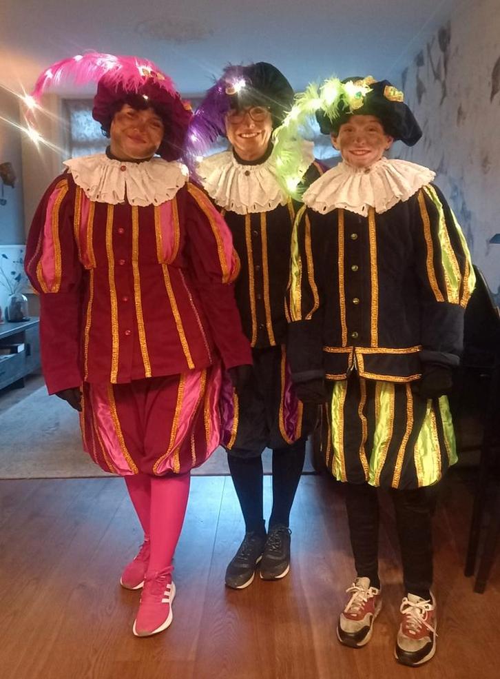 TE HUUR Pietenpakken met lichtjes️, Diversen, Sinterklaas, Zo goed als nieuw, Ophalen
