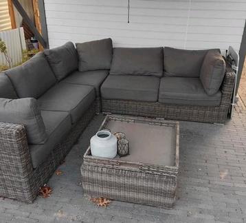 Wicker rotan loungeset salontafel beschikbaar voor biedingen
