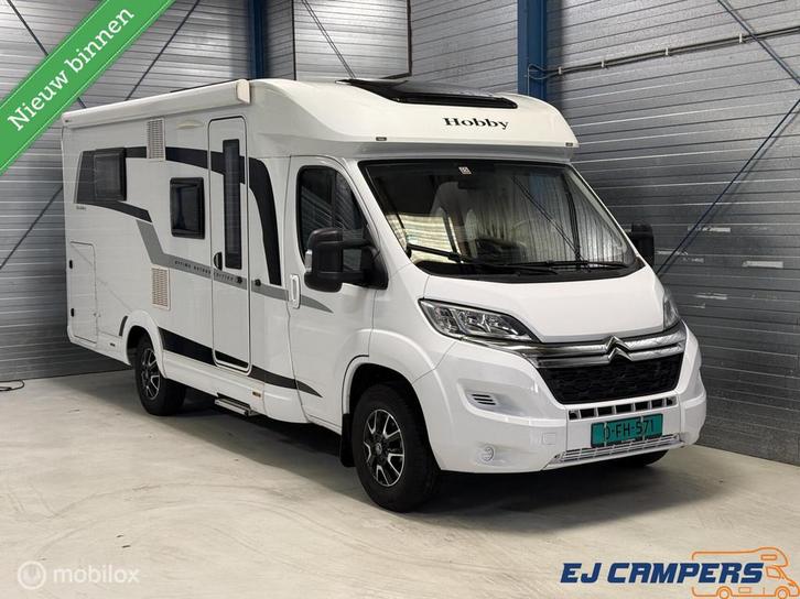 Hobby V65 Queensbed! EURO6, Caravans en Kamperen, Campers, Bedrijf, Half-integraal, Hobby, Diesel, Handgeschakeld, Airconditioning