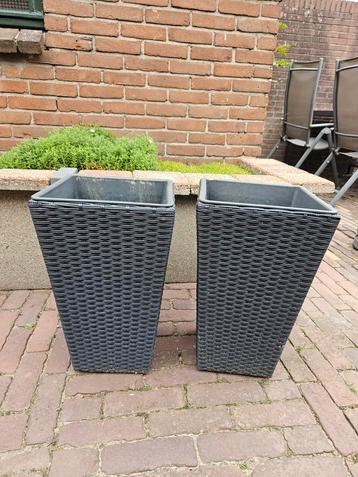 2 Kunststof Plantenbakken - Gebruikt, Goede Staat beschikbaar voor biedingen
