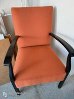 Oude oranje fauteuil met armleuningen, Huis en Inrichting, Fauteuils, Ophalen, Hout, Gebruikt, Minder dan 75 cm
