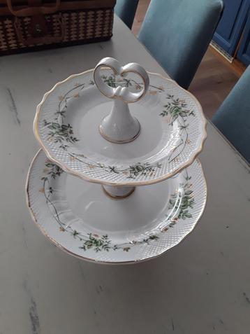 vintage etagère. Etagère  beschikbaar voor biedingen