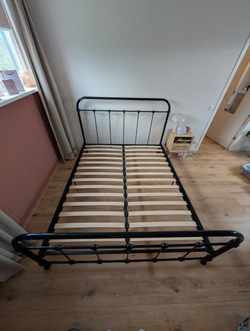 Zwart metalen bed 160x200 - Zo goed als nieuw! beschikbaar voor biedingen